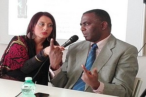 En images : présentation du livre écrit par l'écrivaine Italo-grecque Maria Tatsos sur Biram Dah Abeid