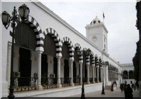  Tunisie: Manifestation de la Kasbah: l’Imam exhorte dans son prêche le peuple à obeir au Gvmt