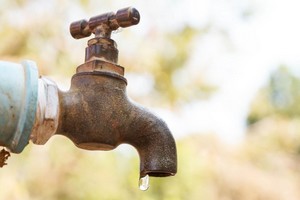 Protestations de jeunes d’Adel Bagrou devant le palais présidentiel pour réclamer l’accès à l’eau potable