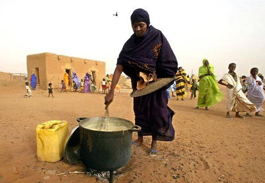 Jusqu’à 16 000 calories par jour : dans ce pays, les filles sont gavées pour grossir à tout prix