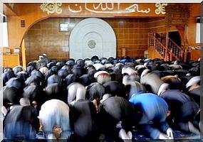 Destruction d'une mosquée en Chine: heurts entre musulmans et policiers. 