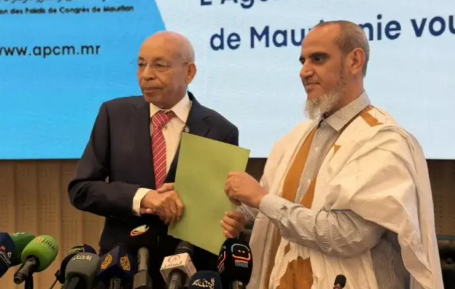 Dialogue national : réunion à huis clos des différents acteurs politiques concernés au palais des congrès 