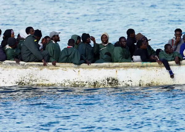 Sénégal: un pêcheur sauve 112 migrants d'une embarcation à la dérive partie de Gambie
