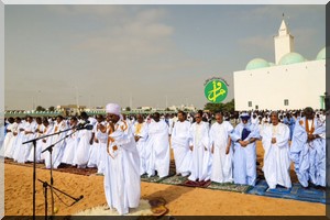 Le Président de la République participe à la première de l'Aid El Fitr à la Mosquée Ibn Abass