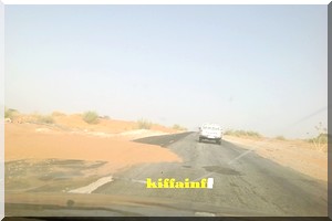 La circulation automobile en difficulté à cause de l’ensablement de la route de l’Espoir